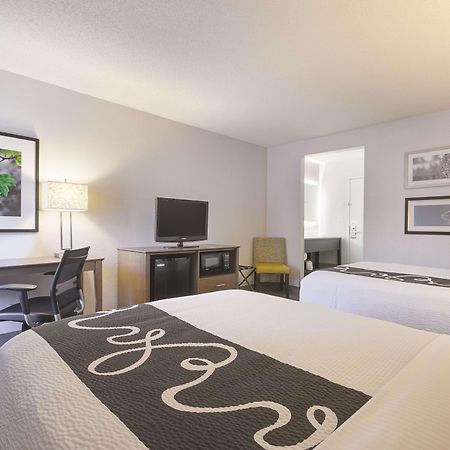 La Quinta By Wyndham Hartford Bradley Airport Hotel Уиндзор Локс Екстериор снимка