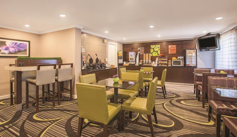 La Quinta By Wyndham Hartford Bradley Airport Hotel Уиндзор Локс Екстериор снимка