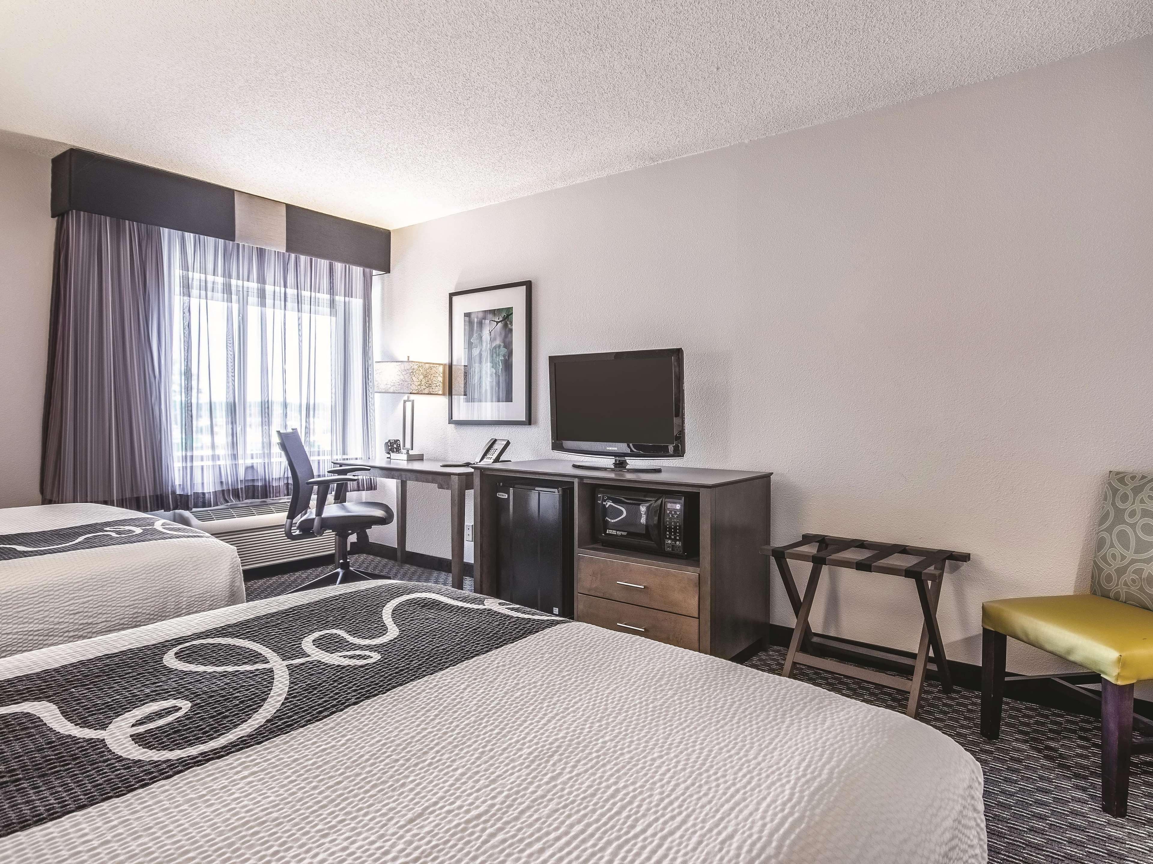 La Quinta By Wyndham Hartford Bradley Airport Hotel Уиндзор Локс Екстериор снимка