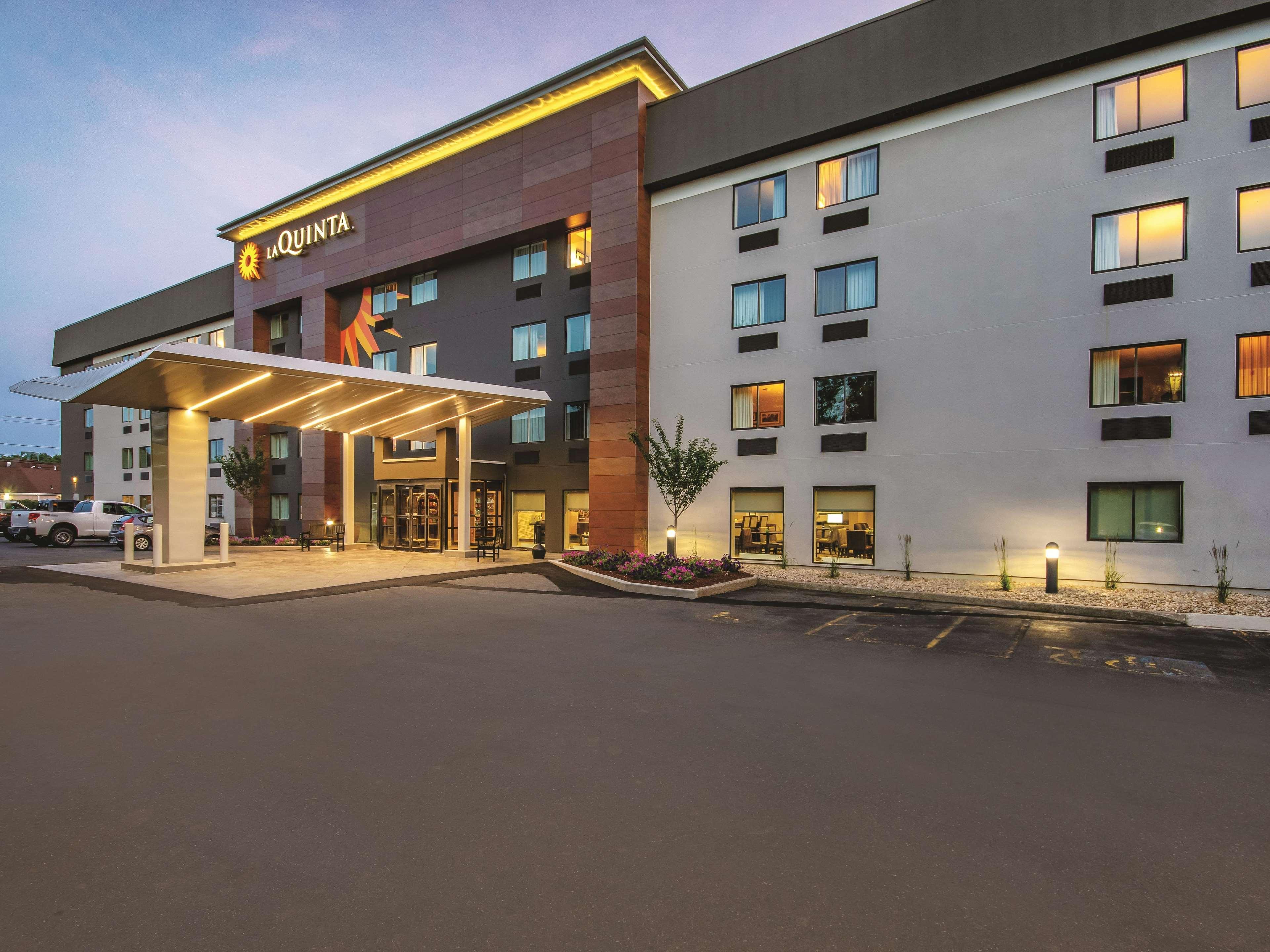 La Quinta By Wyndham Hartford Bradley Airport Hotel Уиндзор Локс Екстериор снимка