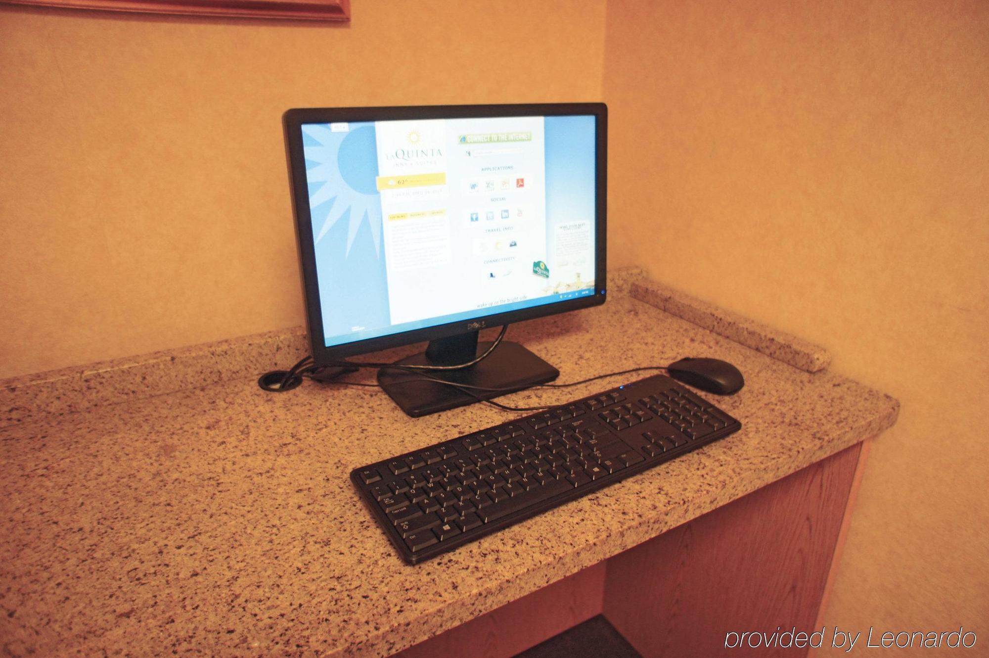 La Quinta By Wyndham Hartford Bradley Airport Hotel Уиндзор Локс Екстериор снимка