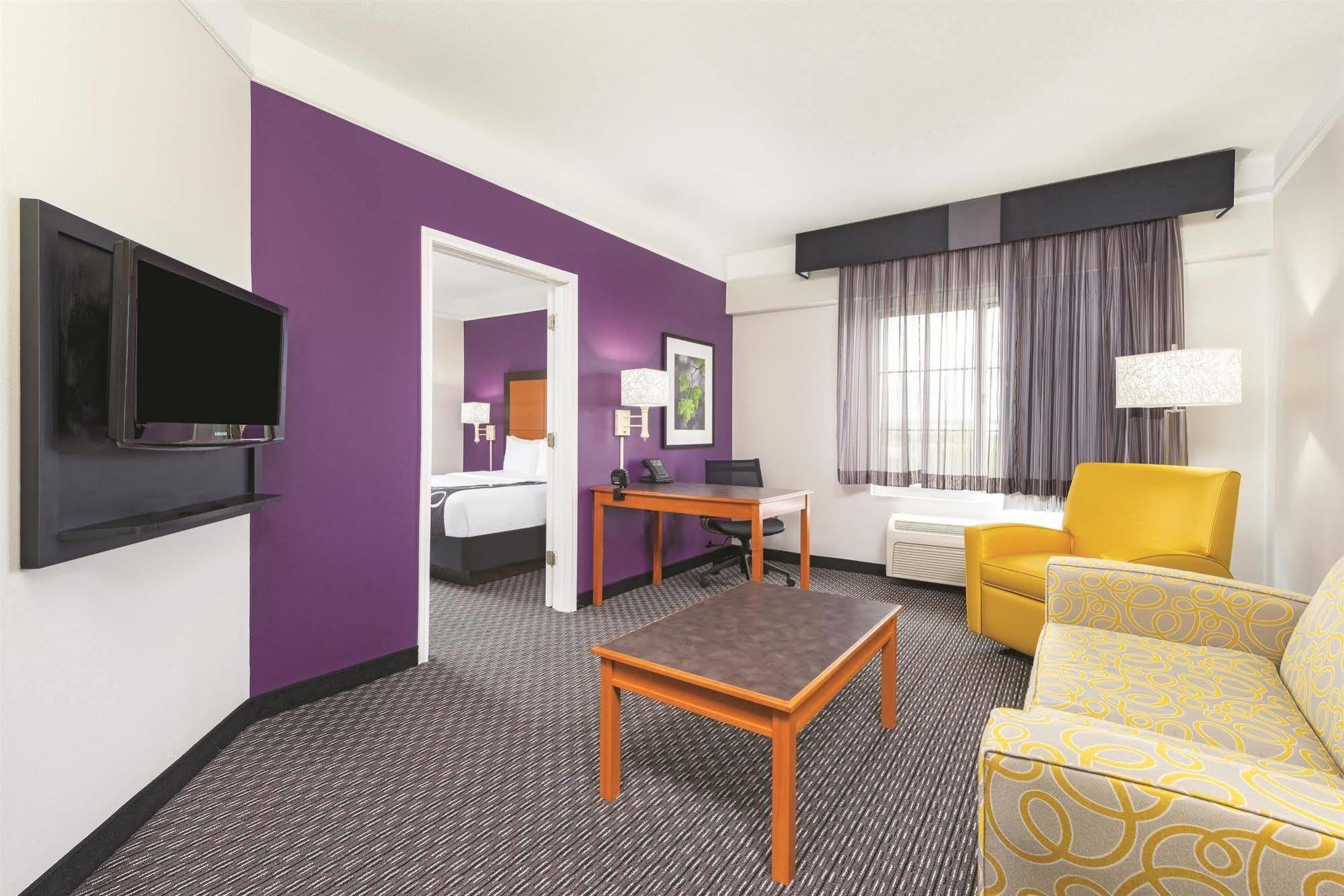 La Quinta By Wyndham Hartford Bradley Airport Hotel Уиндзор Локс Екстериор снимка